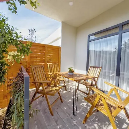 Stylish Garden Retreat, Ultimate Relaxation